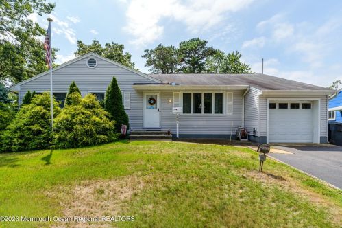 201 Midstreams Pl, Bricktown, NJ 08724-3726