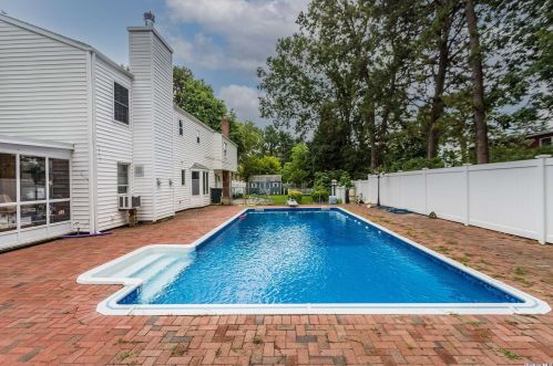 292 Parkside Ave, Miller Place NY  11764-3521 exterior
