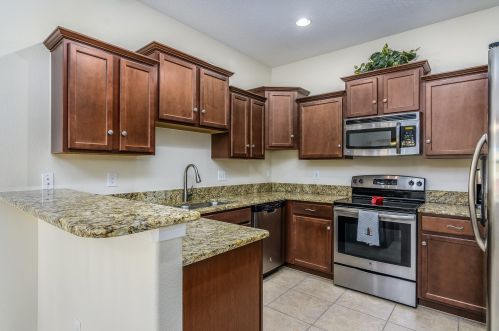6290 Ingalls St, Melbourne, FL 32940-8658