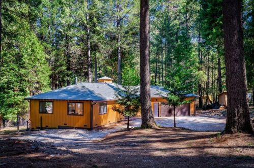 22700 Johnson Valley Rd, Michigan Bluff, CA 95631-9782