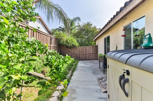 229 Woodlake St, Lake Elsinore CA  92530-1891 exterior