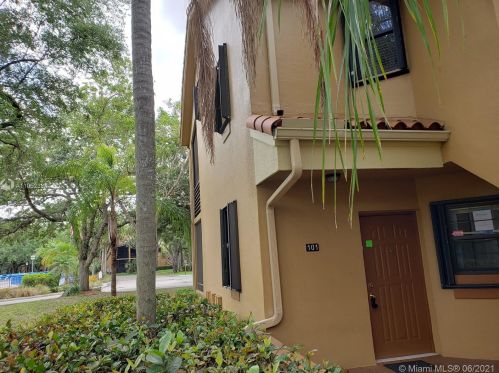 15529 Miami Lakeway, Hialeah, FL 33014-5583