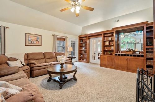 1316 Fox Chapel Rd, Pittsburgh PA  15238-1844 exterior