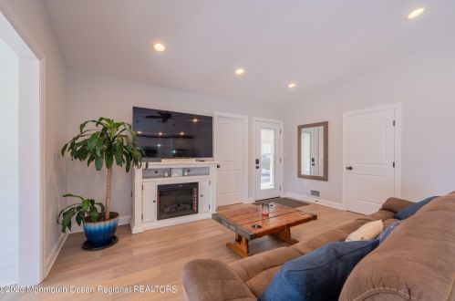 45 Lagoona Dr, Bricktown NJ 08723-7642 exterior