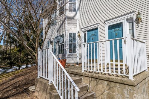 2003 Cypress Ln, East Brunswick, NJ 08816-5270