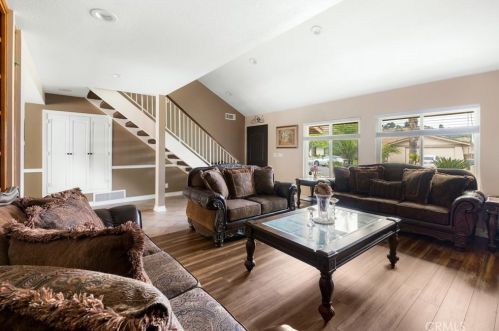 27025 Las Mananitas Dr, Santa Clarita CA  91354-2205 exterior