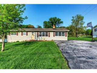127 Barr Rd, Blountville, TN 37617-4431
