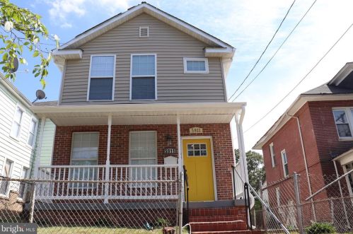 5911 Dix St, Washington, DC 20019-6968