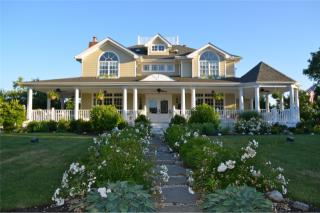 578 Shore Dr, Oakdale, NY 11769-2030