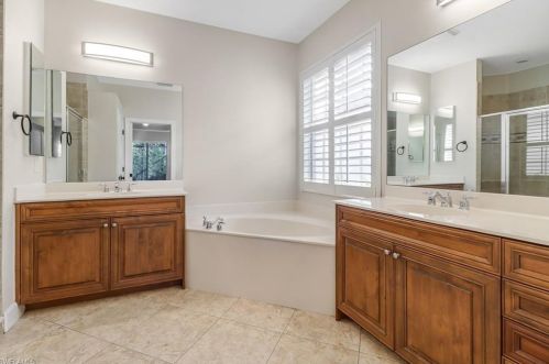 16200 Parque Ln, Naples FL  34110-2826 exterior