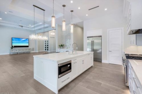 569 Neapolitan Way, Naples, FL 34103-8567