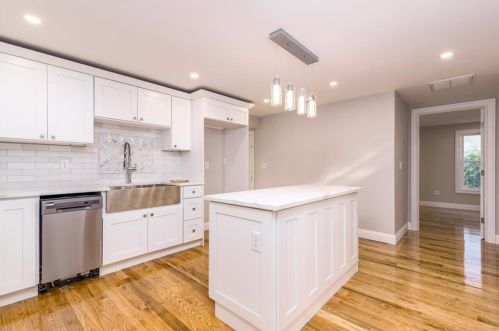 50 Elizabeth Rd, South Kingstown RI  02882-5220 exterior