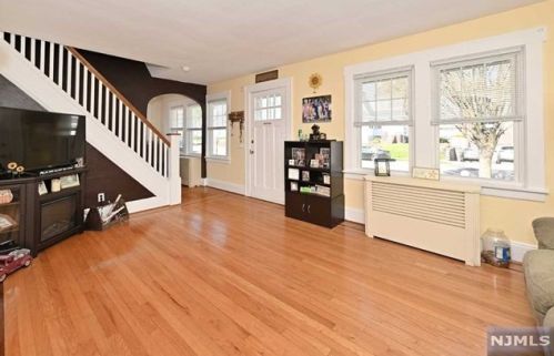 662 Grant Ave, Maywood, NJ 07607-1533