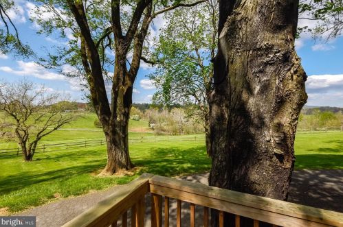 20209 St Louis Rd, Purcellville VA  20132-4905 exterior