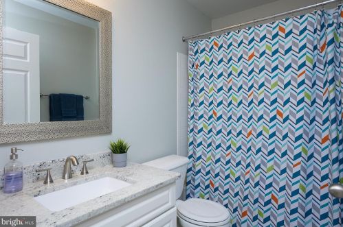 3015 Fallswood Gln Ct, Falls Church VA  22044-2723 exterior