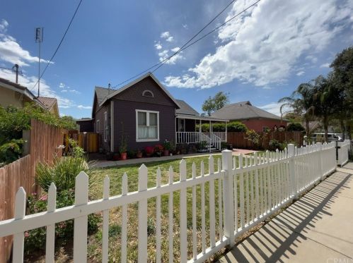 2842 12th St, Riverside, CA 92507-4965
