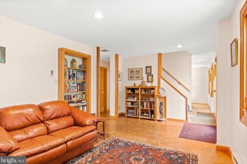 4 Stephen Dr, Glen Mills PA  19342-8803 exterior