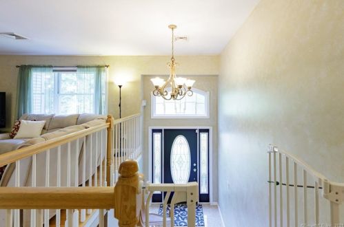 22 Shadduck Rd, Waterbury, CT 06762-3130