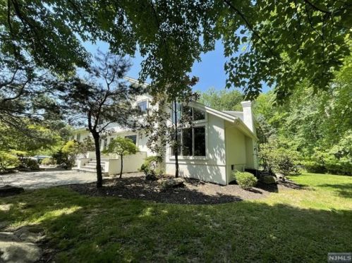 325 Westwind Ct, Norwood, NJ 07648-2327