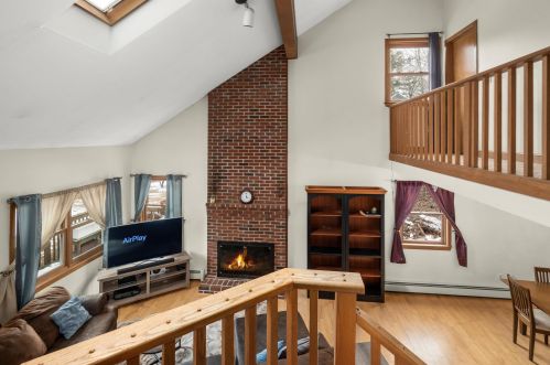 10 Lorri Rd, Derry NH  03038-4112 exterior