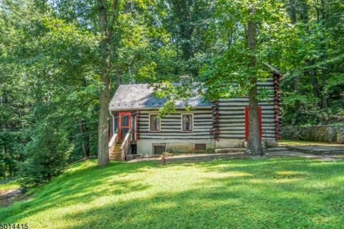 83 Lommason Glen Rd, Belvidere NJ  07823-2813 exterior