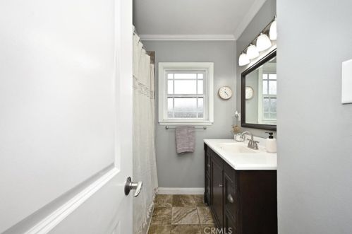 6654 Turnergrove Dr, Lakewood CA  90713-2752 exterior