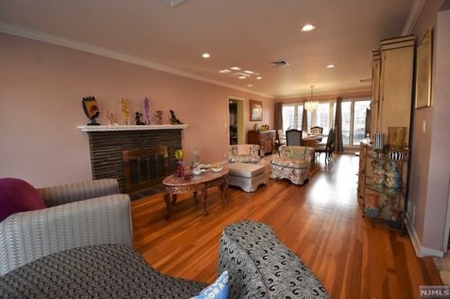 26 Elmwood Ter, Elmwood Park NJ  07407-1729 exterior