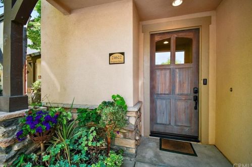24622 Avignon Dr, Santa Clarita, CA 91355-4905