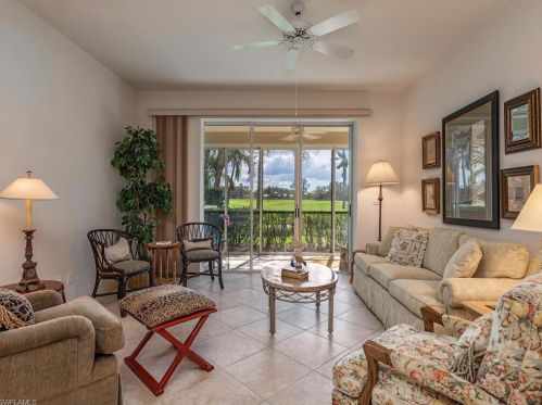 6830 San Marino Dr, Naples, FL 34108-5570