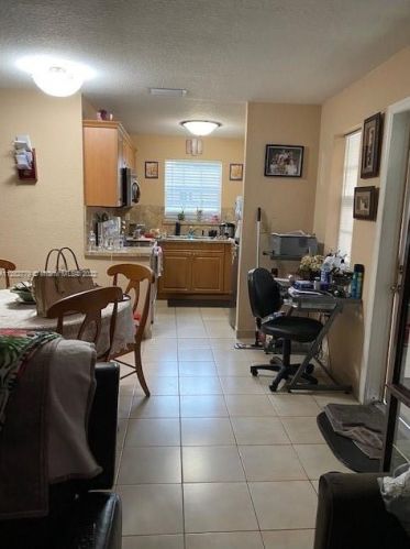 874 70th Pl, Hialeah FL  33014-5220 exterior