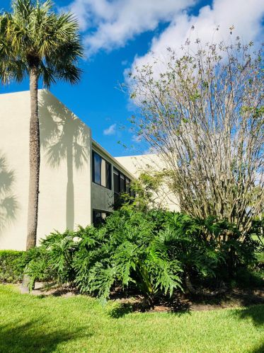 2520 Presidential Way, West Palm Beach, FL 33401-1212
