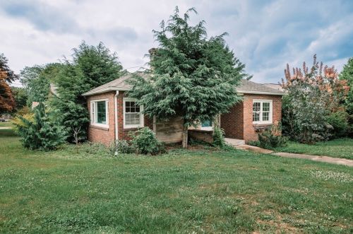 2249 Pleasantview Dr, Ford City, PA 16226-1533