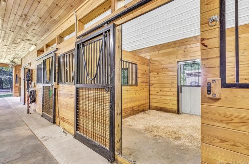 75 Honeysuckle Hill Ln, Bridgeport CT  06612-1145 exterior