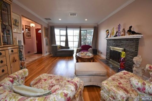 26 Elmwood Ter, Elmwood Park NJ  07407-1729 exterior