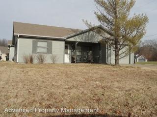 301 Hackberry Ave, Manhattan KS  66502-7640 exterior