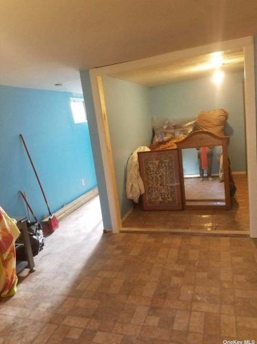 395 Oakland Ave, Central Islip NY  11722-2013 exterior