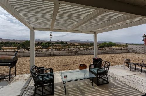 26283 Corona Dr, Helendale CA  92342-7754 exterior