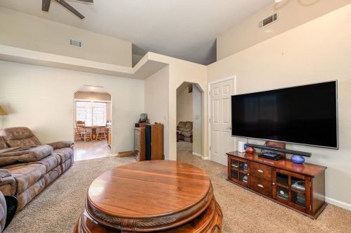 7321 Little Acorn Way, Rio Linda CA  95673-1336 exterior