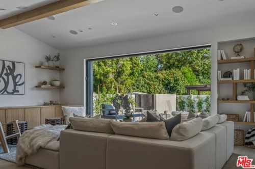 12600 Emelita St, North Hollywood CA  91607-1017 exterior