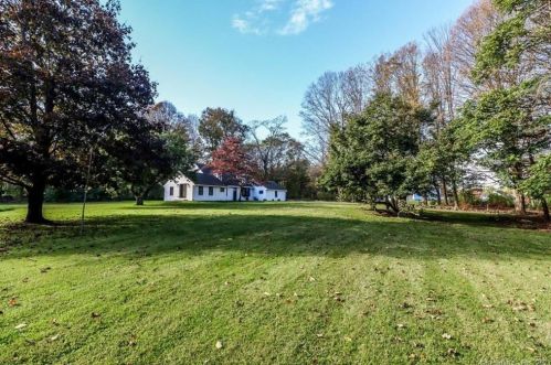 214 Berkshire Rd, Sandy Hook CT  06482-1548 exterior