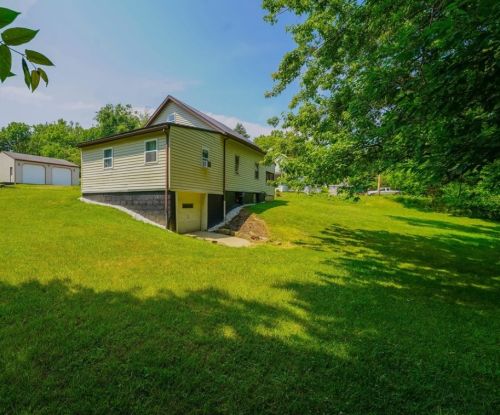 11 Homestead St, New Castle PA  16101-1616 exterior