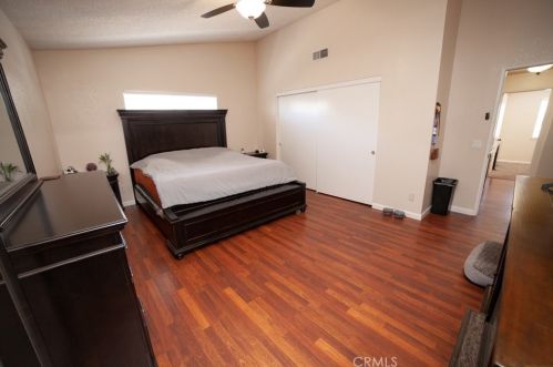 2869 La Vida Dr, Lancaster CA  93535-5873 exterior