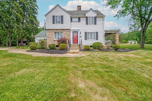 438 Woodlawn Rd, Jeannette, PA 15644-3514