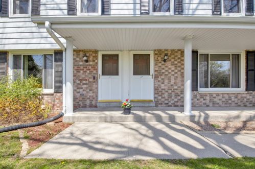 5595 Serene Ct, Greendale, WI 53129-2007