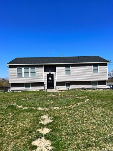 4 Rowell Ln, New Hamburg, NY 12590-4710