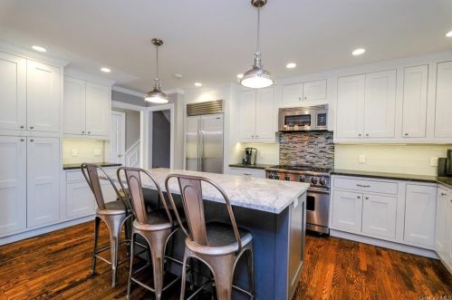 9 Charles Ln, Rye Brook NY  10573-1404 exterior