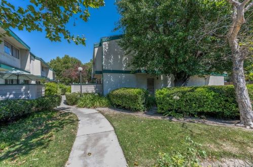 23528 Newhall Ave, Santa Clarita, CA 91321-3112