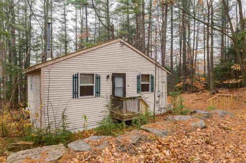 18 Pine Crest Rd, Raymond, NH 03077-1306