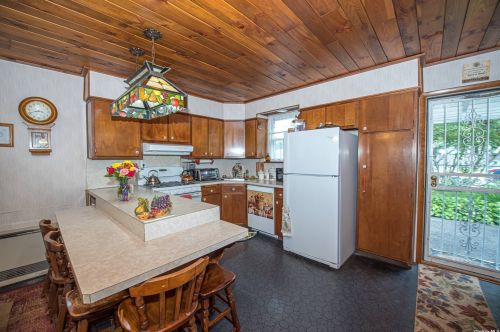 531 Rockaway St, West Islip NY  11795-1417 exterior