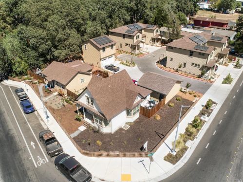 1084 Dutton Ave, Santa Rosa, CA 95407-6969